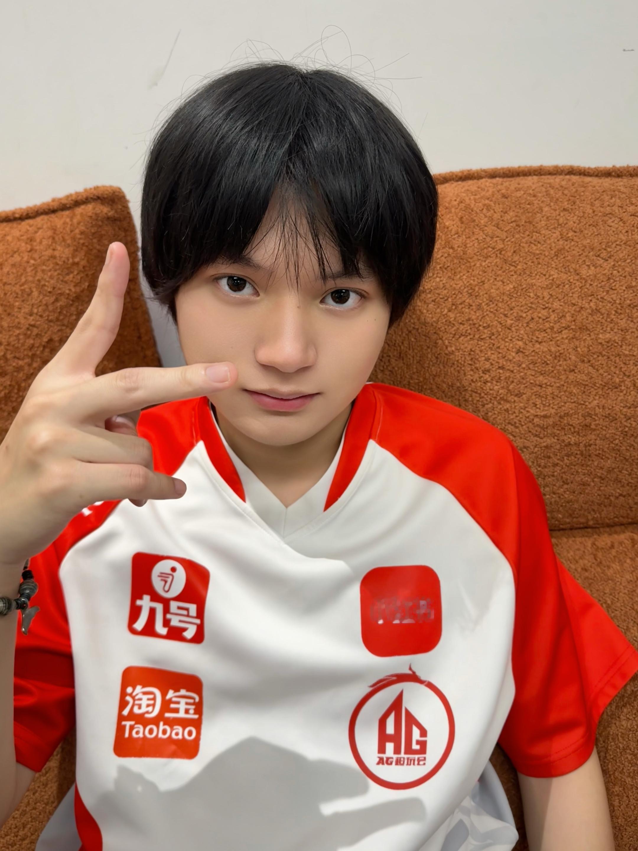 长生指挥🌱长生 恭喜长生选手带队拿下首胜！！指挥的很棒呀！是猫咪的狂轰乱炸是小