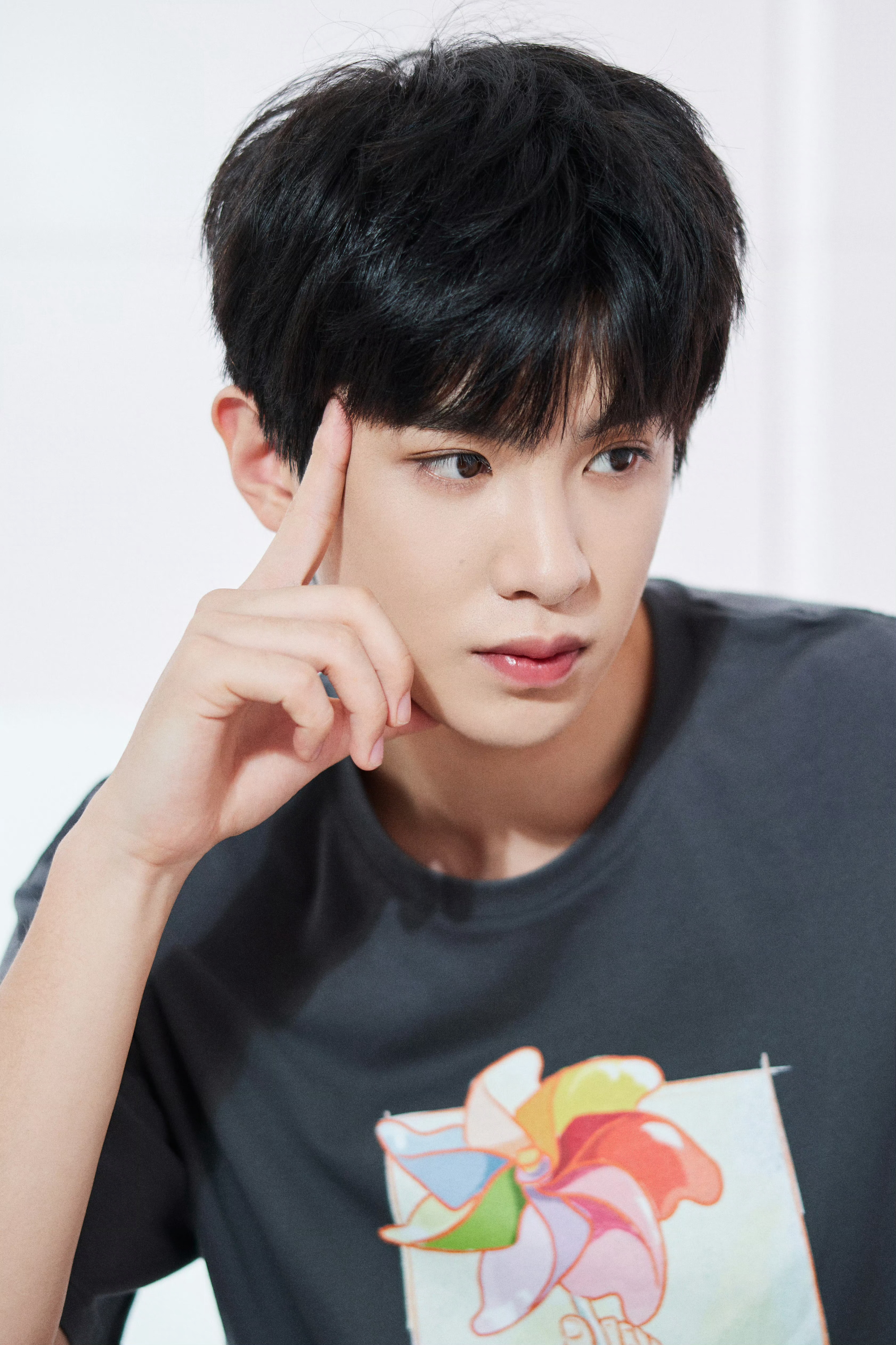 黄明昊《假如我是这世上最爱你的人》扫楼造型来啦～好可爱的小贾[好喜欢]期待乖小宝