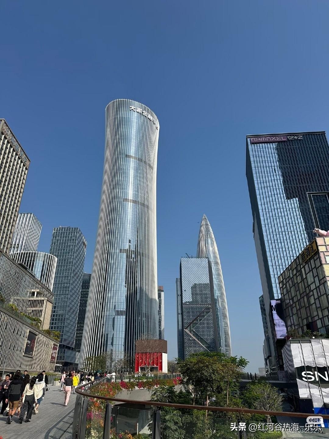 大城市里面那些大龄女生，最后普遍下嫁了也是没办法的事情。
就像那些穷人和富人都喜