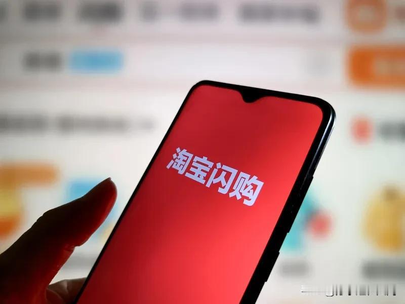 11月3日，不少人更新饿了么App到12.0.1后，发现它摇身一变成了“淘宝闪购