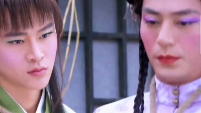 金玉良缘：以前的剧拍男扮女装真是太豁得出去了，被绳子捆住太搞笑了吧。

唐嫣｜霍建华｜好剧推荐