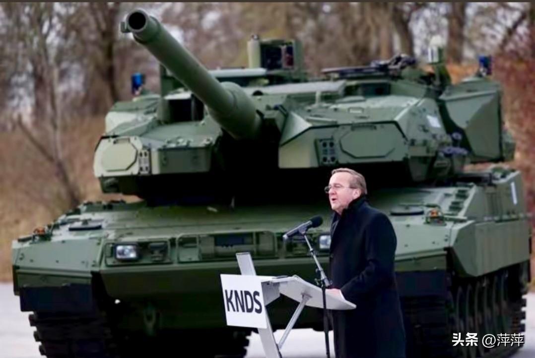 这是2025年11月德国慕尼黑KNDS工厂的一幕，德国国防部长鲍里斯·皮斯托里乌