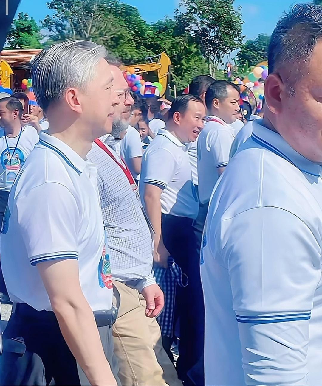 汪大使参加柬埔寨德崇扶南运河开工仪式。 ​​​