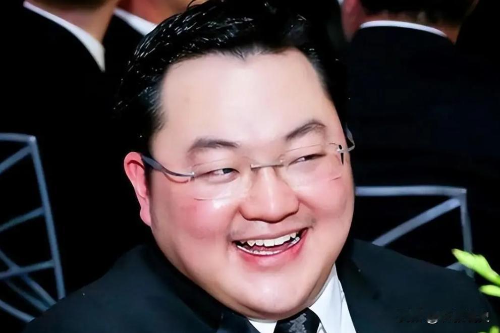 华裔富三代刘特佐，一个肥头大耳，一脸油腻的中年男人，号称“马来西亚和珅”！他豪掷