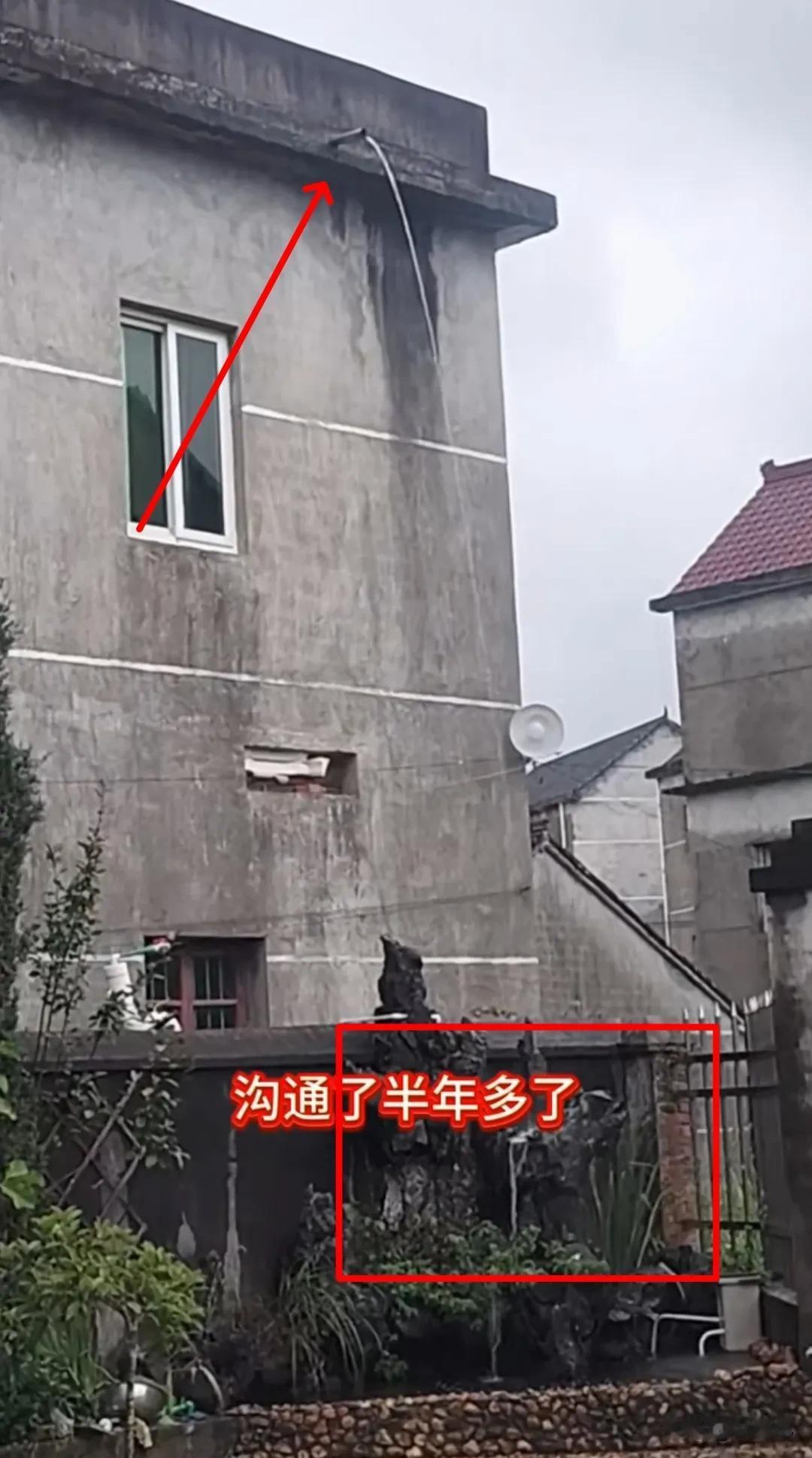 这问题已经沟通半年了，邻居就是不处理，我该怎么办呢？
其实这事情是个很小的问题，