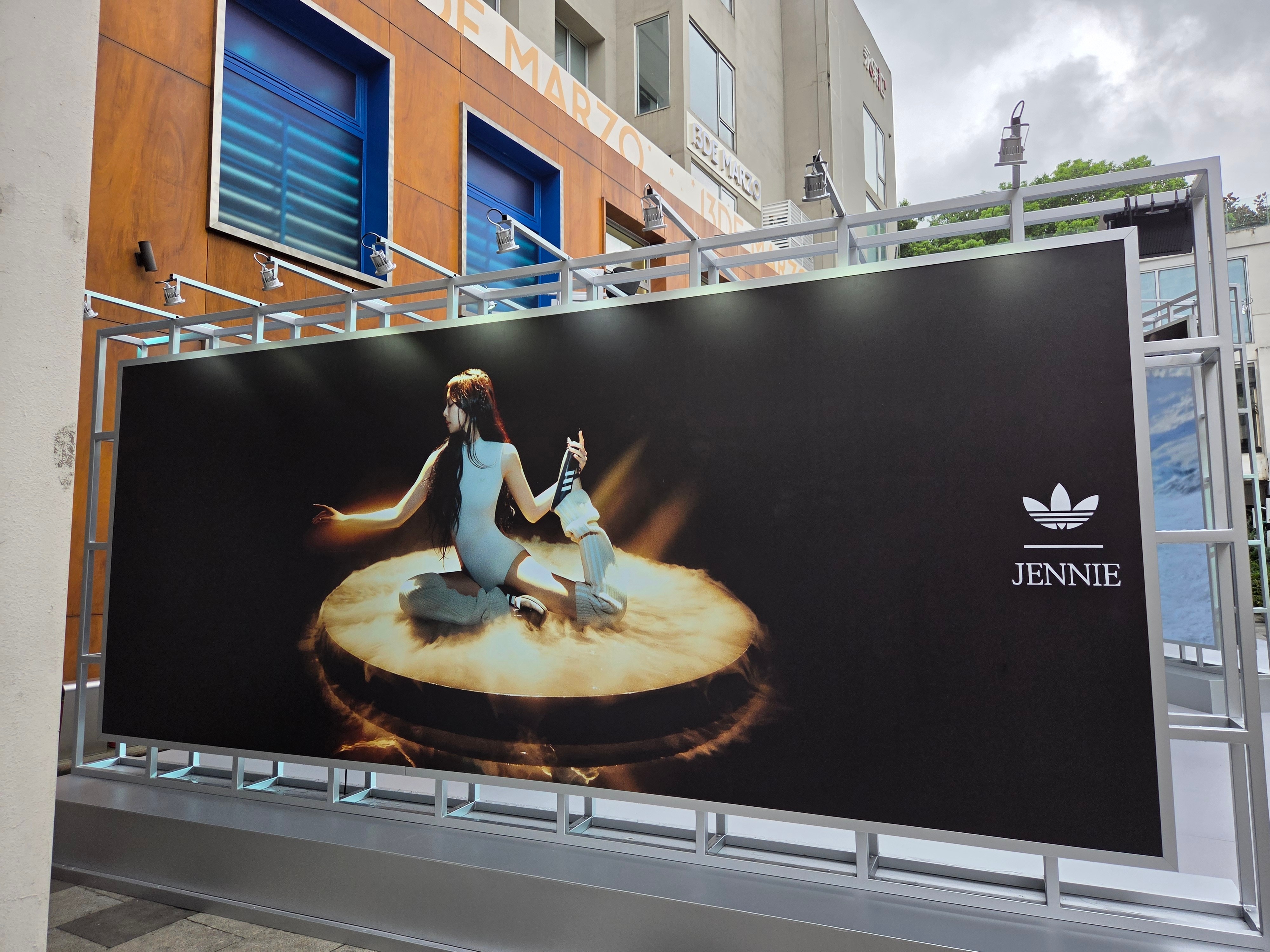 Adidas original by JENNIE新图jennie阿迪达斯联名?