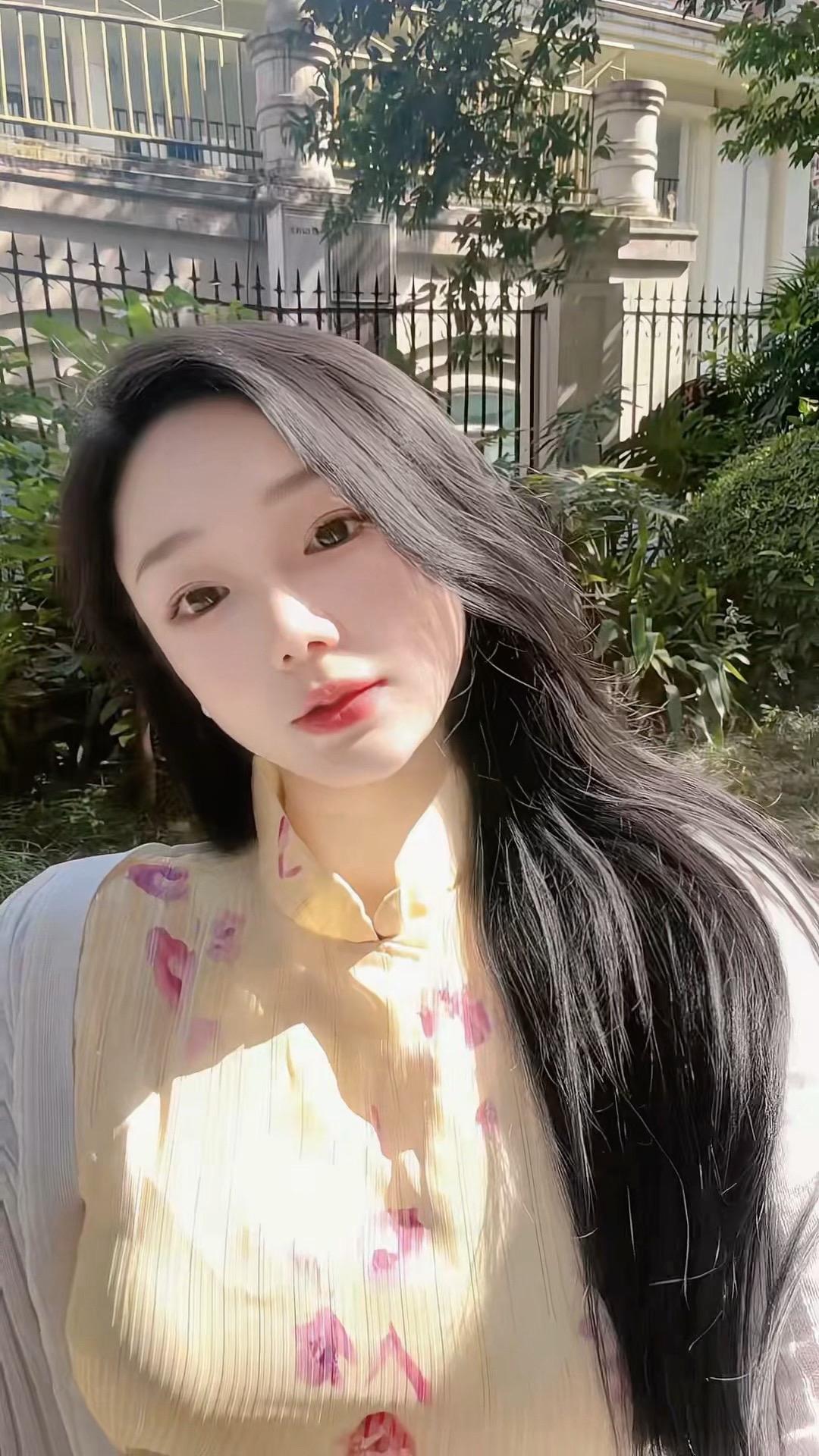 不必刻意去表达 大家都有感觉 倘若懂的人 懂得淡茶一杯也有情