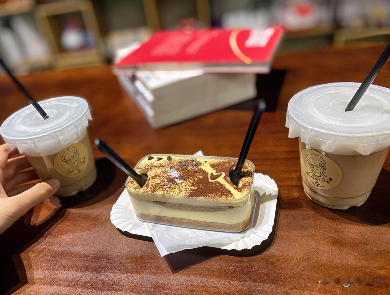 昨天参加婚宴听一位大姐说：现在大龄剩女太多了，她单位上光二十六七到四十岁的单身女