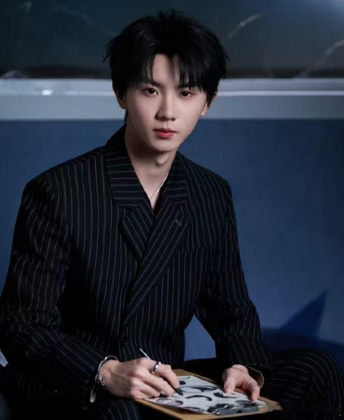 马嘉祺 对不起李飞 马嘉祺呆萌瞬间大爆发，越看越觉得可爱，对不起李飞，实在顶不住