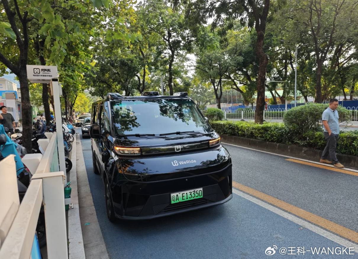 文远知行的Robotaxi GXR，有四个激光雷达，纯无人驾驶！ ​​​