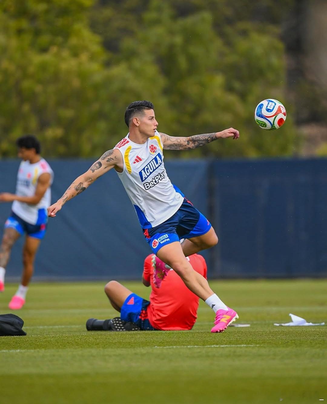 JR10J罗🇨🇴🔟todosconjames