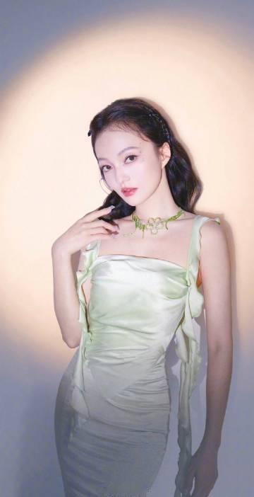 张韶涵肉肉的身材好诱人啊 ​​​