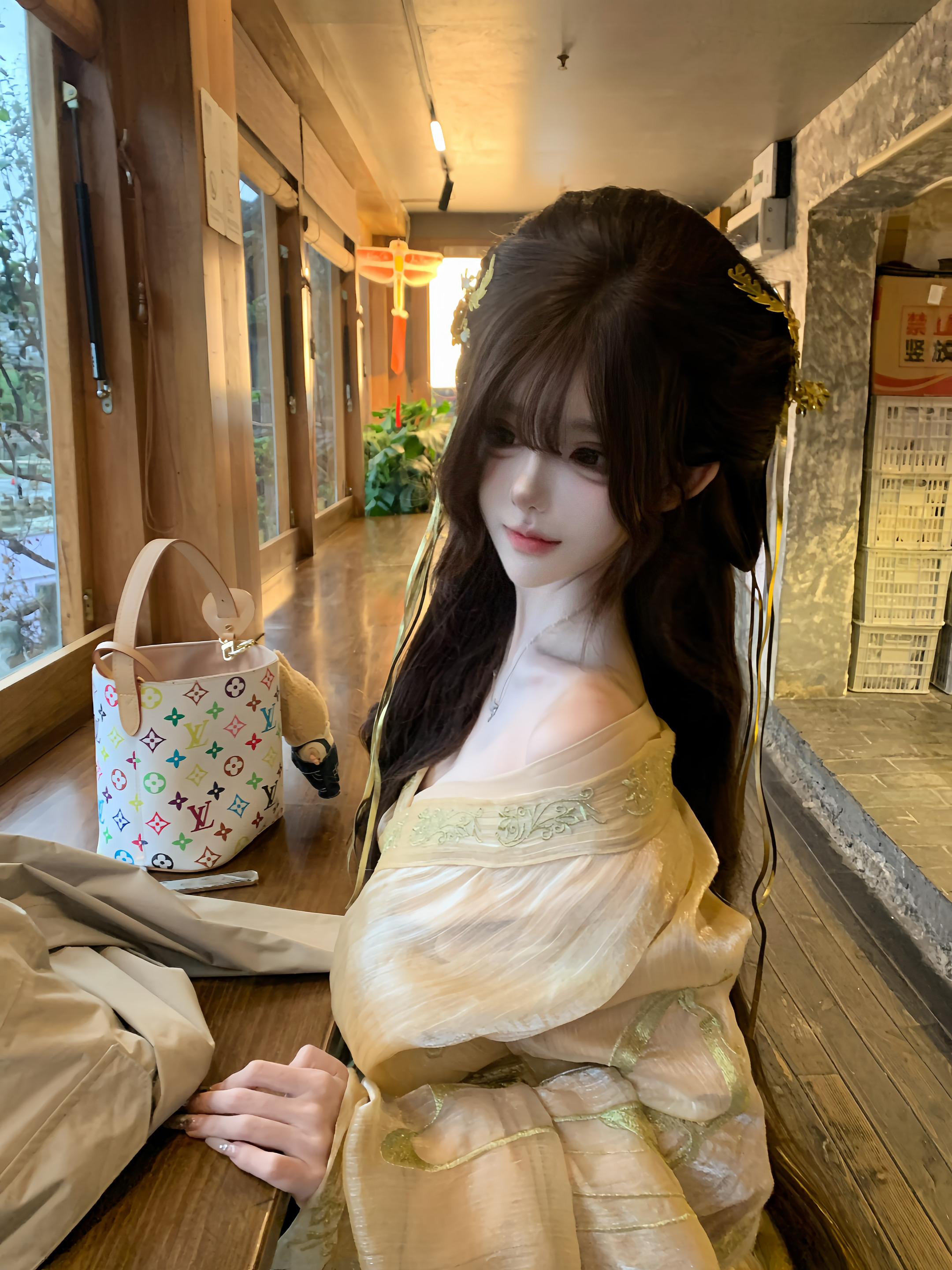 像你这样轻浮说爱的人 也会偷偷用眼睛追逐一个背影吗