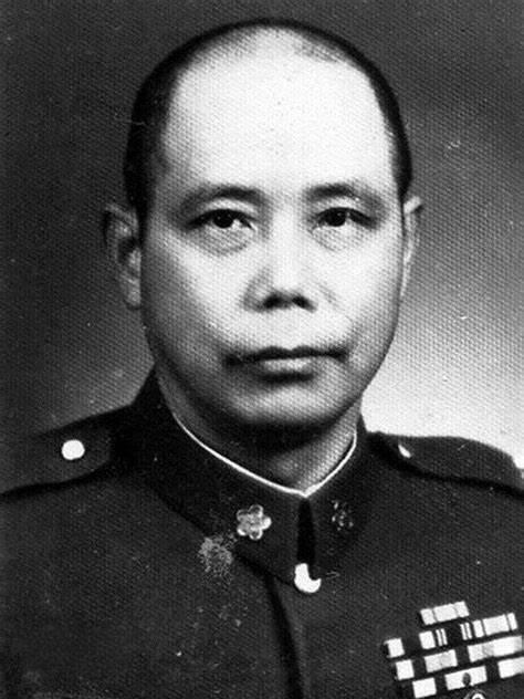 1955年8月，原26军军长余程万，在香港家中遭3名匪徒打劫，双方展开枪战，最后
