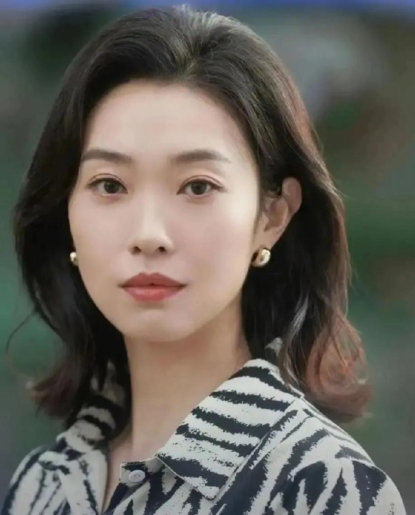 内娱"剧抛脸天花板"！
非科班跑龙套3年，
她演啥都让人挪不开眼
 
谁懂啊！内