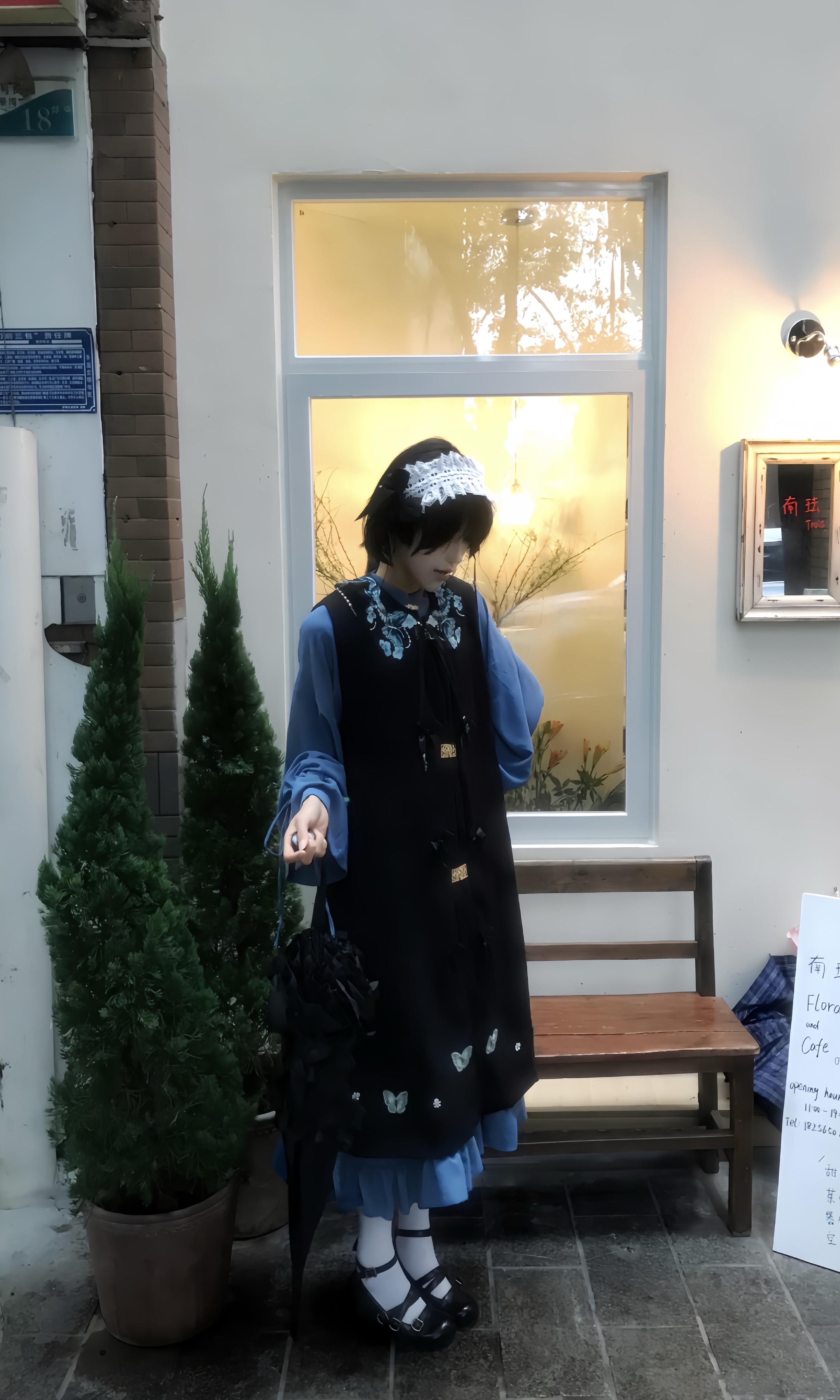 你说雨后重逢 于是我决心走出这个雨季。