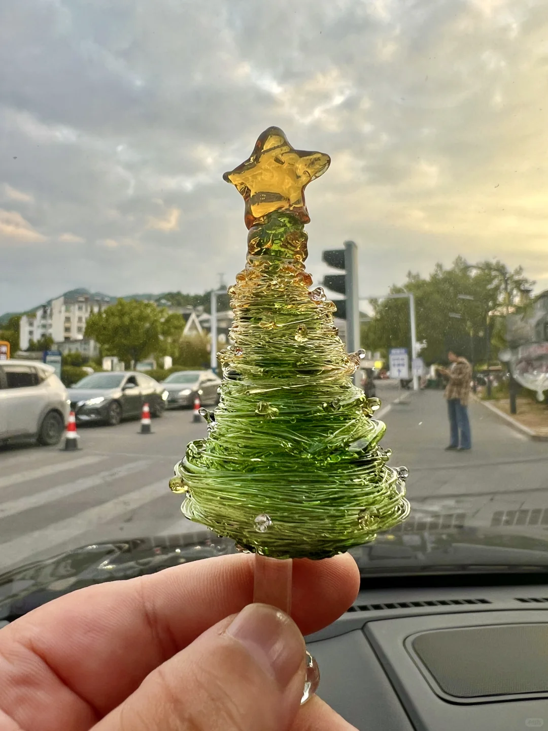 给我看看你们景德镇都买了点什么回来