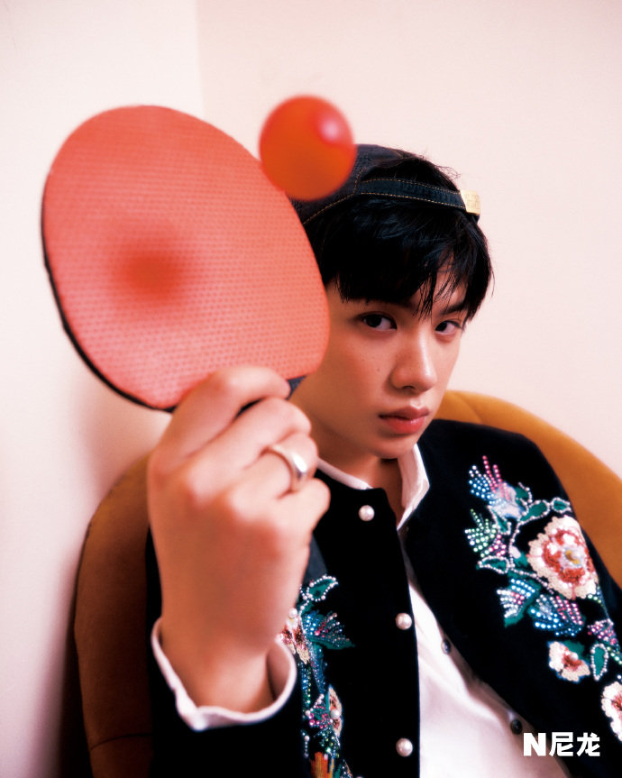 黄明昊《NYLON尼龙》九月刊封面大片美式少年感时尚又灵动！[舔屏]​​​​#尼