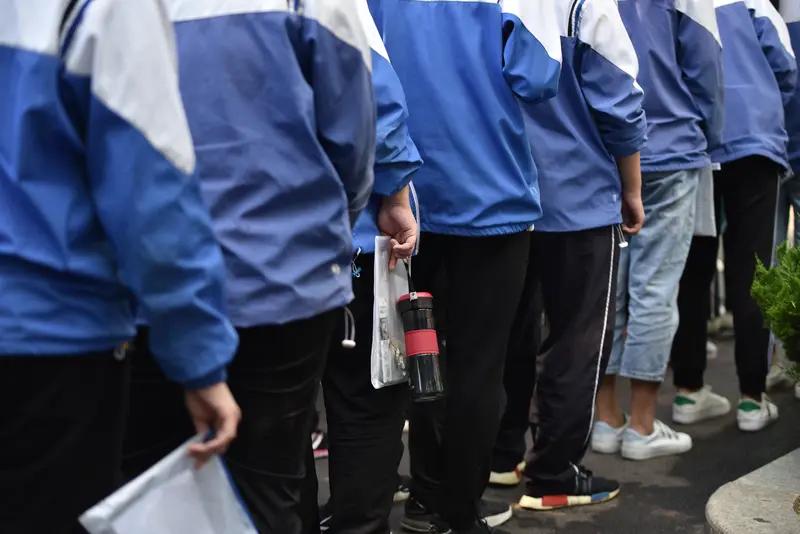 高考结束后沉睡两天，河南男孩醒来的一句话让父母泪崩：未来我来守护你们！
——一个