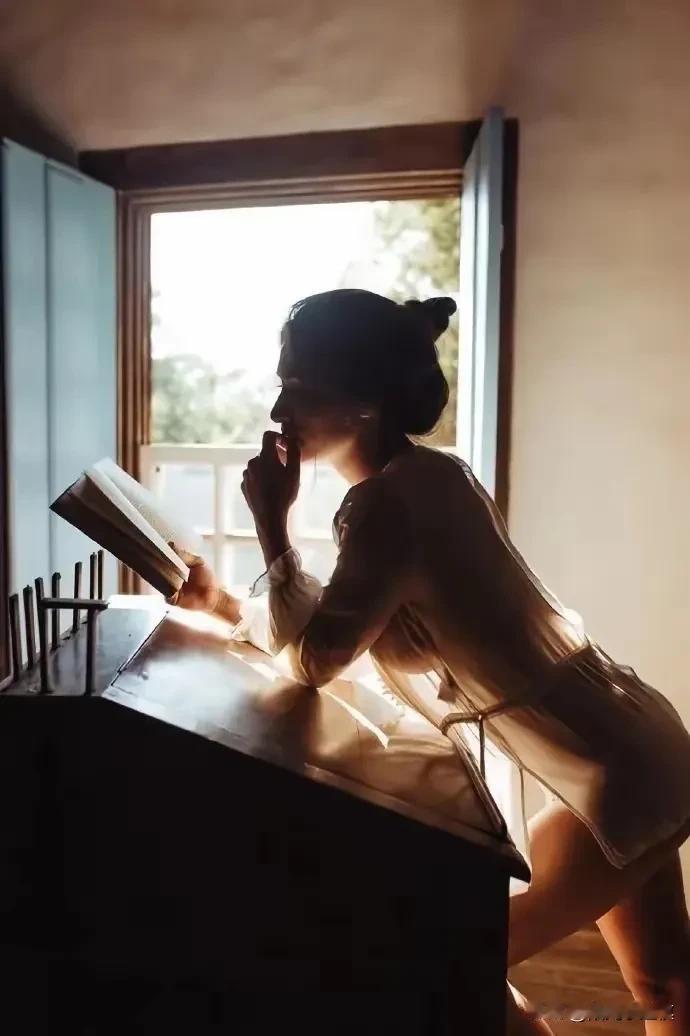 为什么女孩子一定要多读书？

可能你觉得读书这事儿，读了就忘，好像没什么大用。