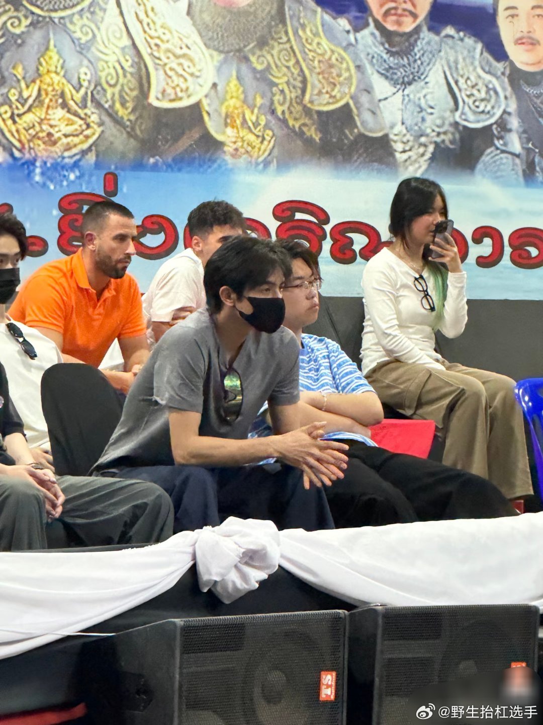 宋威龙不需要剪泰国vlog了宋威龙不是被偶遇就是在被偶遇的路上，这么优越的身高体