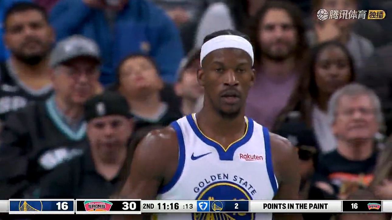 勇士背靠背打马刺，目前落后十多分 