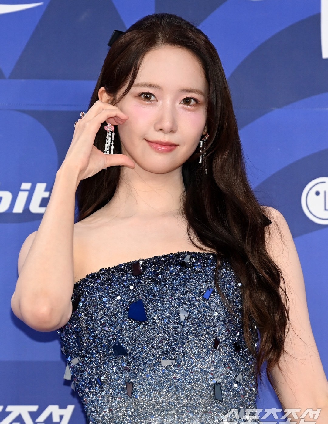 青龙电视剧大赏红毯上的林允儿、李惠利、IU，美女姐姐们[哇] ​​​