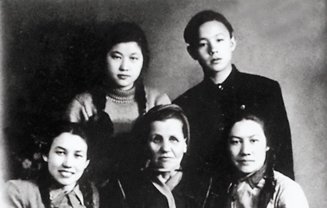 这一幕，足以击穿所有人对革命爱情的固有想象！1937年4月20日，哈尔滨炮队街，