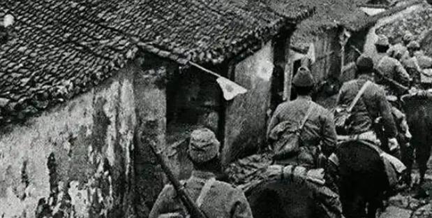 1937年，河北定于坊村，日军进村大规模屠杀，村民张老配不甘心束手被杀，领着4个