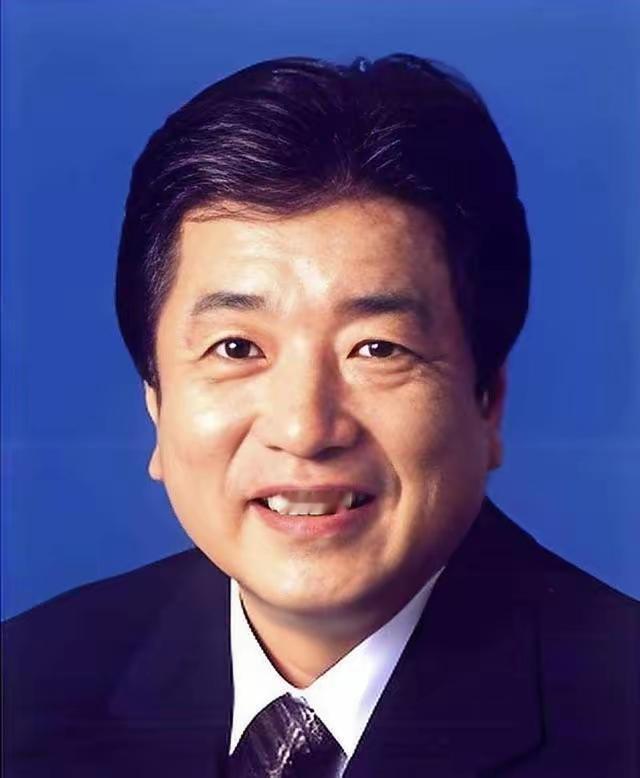 极其嘴硬，强悍的高市早苗，家中的丈夫都改为随她的姓，山本拓改为高市拓，面对确凿证
