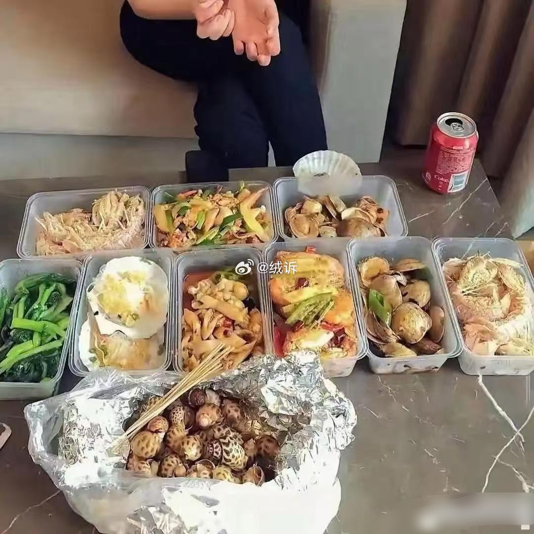 秦海璐这顿饭估计顶我10天工资了吧￼￼￼￼ 