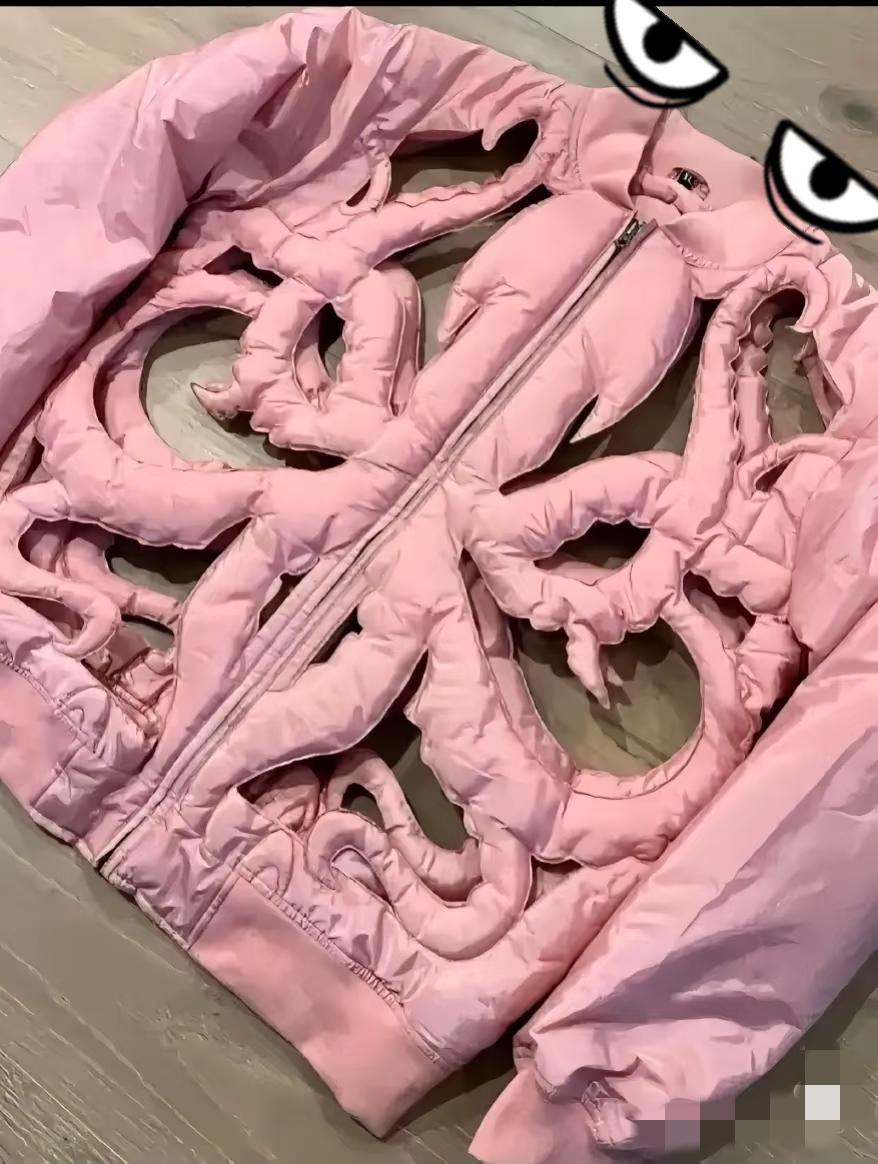 羽绒服镂空的意义是为了什么? 第一眼看到真懵了——冬天穿羽绒服不就图个暖？搞镂空