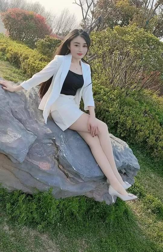 清洁工疑惑遭人轻视，总裁拿一条蕾丝裙，点透人生价值（故事演绎）
 
闲暇之时，清