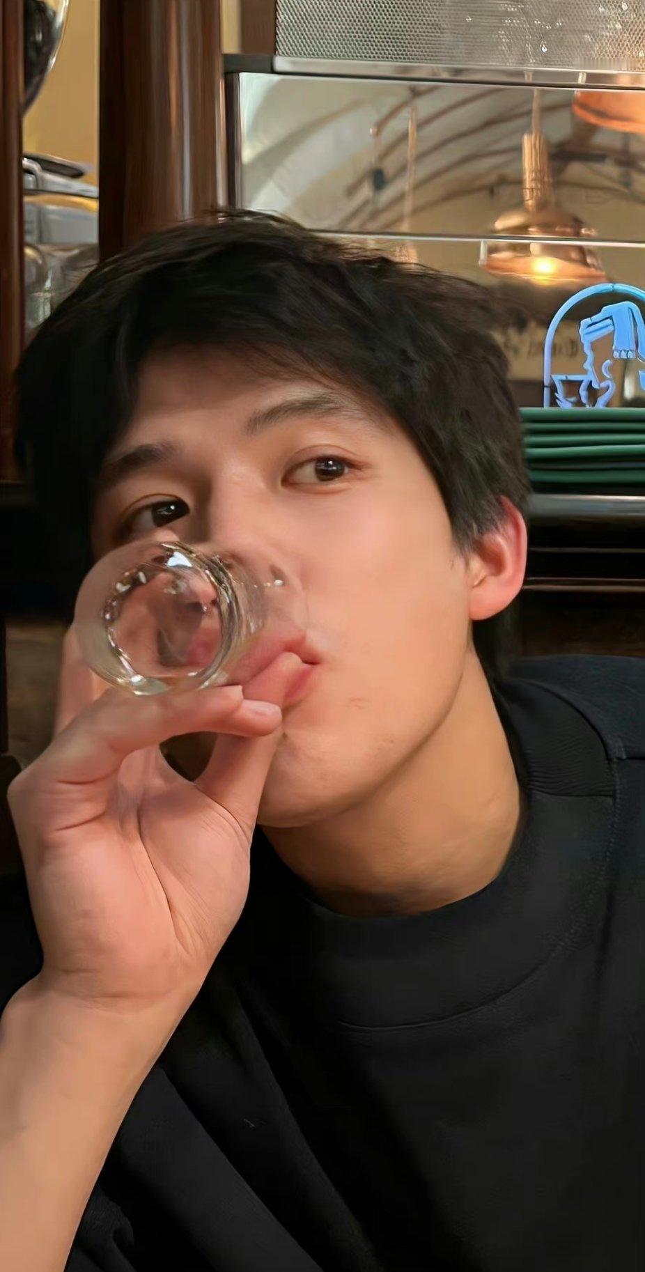 王安宇在花少五火过一段时间后，然后又凉凉了 ​​​