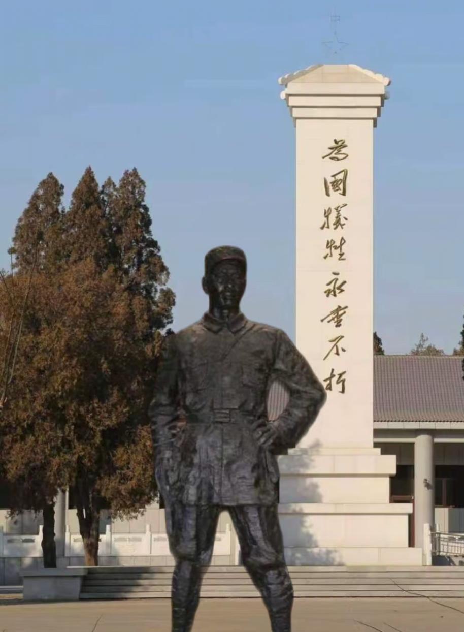 马本斋烈士是伟大的抗日英雄。他自幼目睹日军暴行，心中埋下抗日火种。后来，他组织回