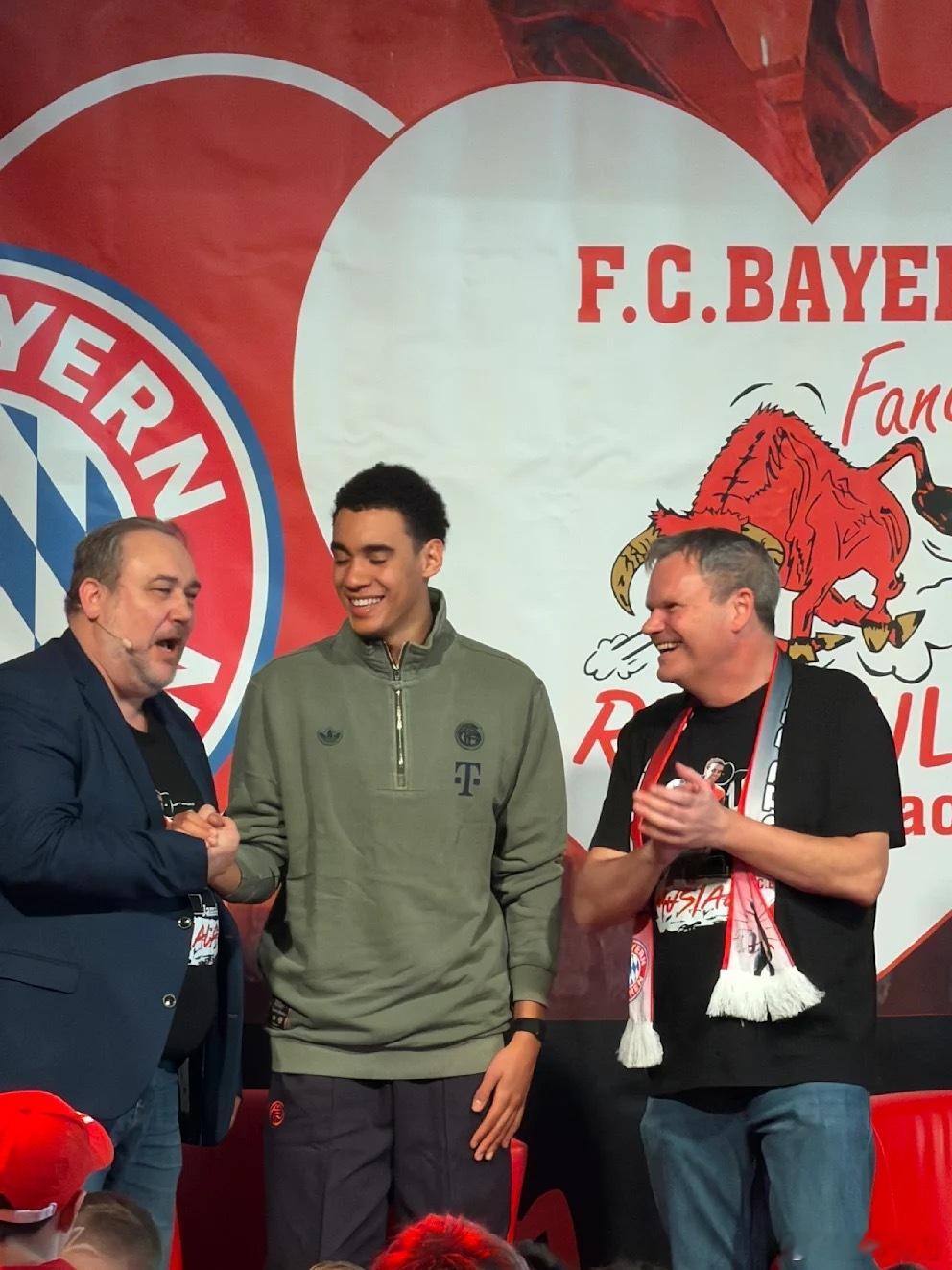 穆西亚拉在谈到自己的复出时，表示这不仅仅是自己的决定，要是按照他的想法，12月就