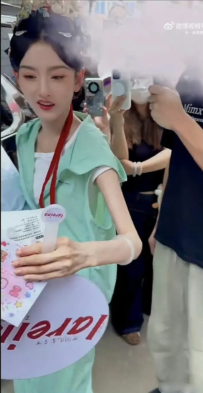 宋祖儿瘦成皮包骨她是不是生病了啊，这明显不正常了 