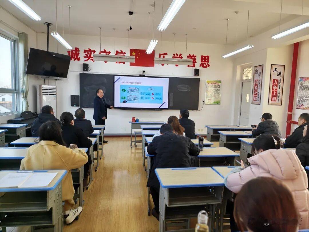 11月21日，汉台区教学研究室在武乡镇中心小学教育集团开展“名师引航”语文大教研