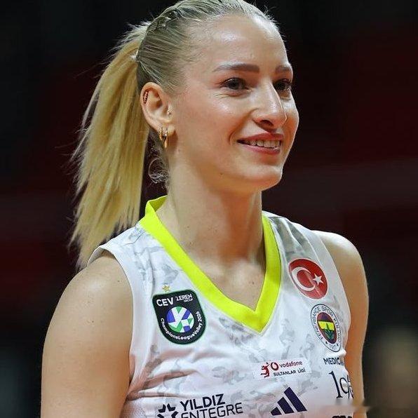 📌 据目前的转会消息🔵 费内巴切 2026/27 赛季的自由人🇩🇴布伦达