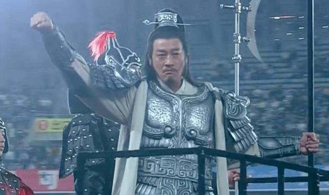 何润东重现项羽形象，点燃宿迁足球赛场

4月18日晚，在2026年“苏超联赛”宿