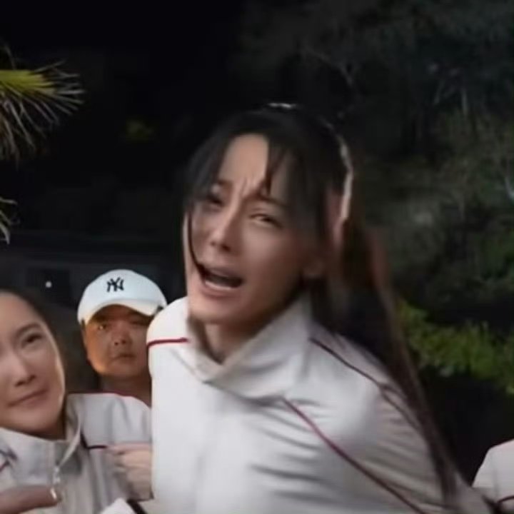 迪丽热巴钰珑真的帮到人上厕所我不行了吧