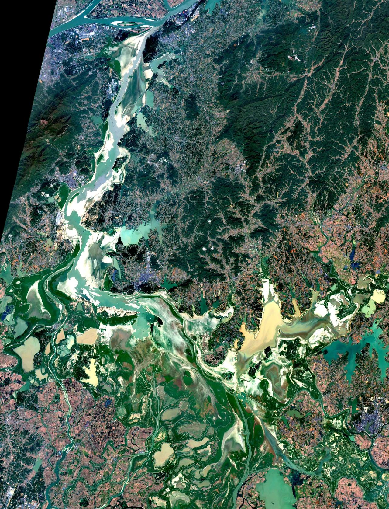 鄱阳湖？鄱阳河？
—江西省鄱阳湖最新卫星图（11.09）