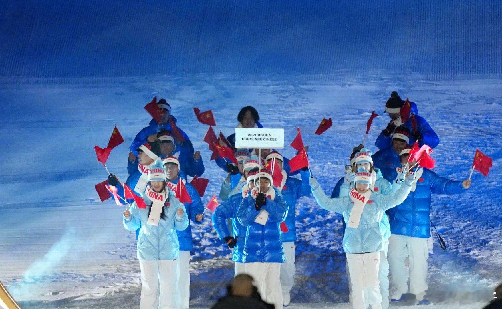 林孝埈转发中国队入场照米兰我们来啦！祝你滑得尽兴！得偿所愿 