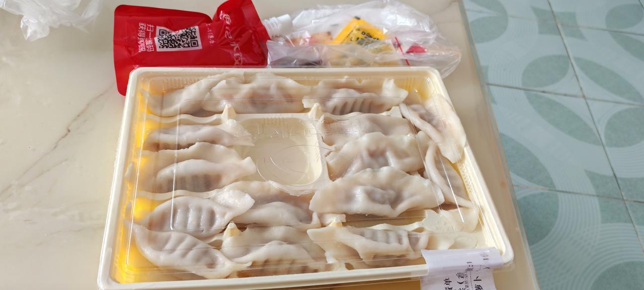 看到淘宝有闪购的优惠券十八元，就搜了一下看有没有想要吃的饭菜，选了半天，选了一份