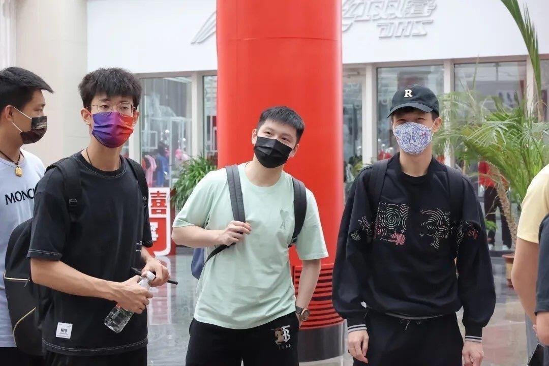 22年威海南海乒乓球训练基地时期的萌男