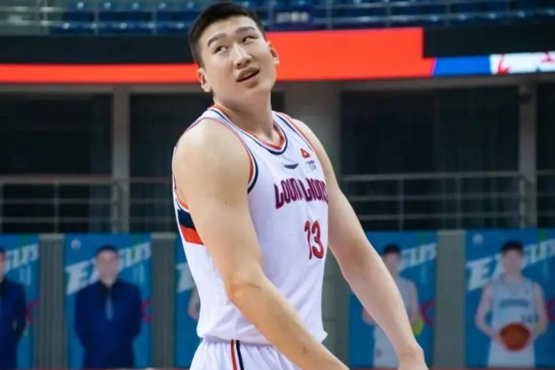 郭士强不玩了？新疆被曝引进广州270斤场均10分强力中锋

今天是CBA窗口期的