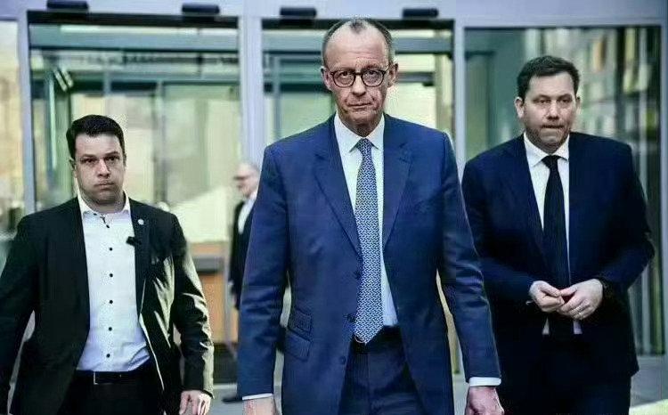 德国总理呼吁欧洲三管齐下捍卫自身利益，既要抗击俄罗斯侵略，又要应对美国施压，还要