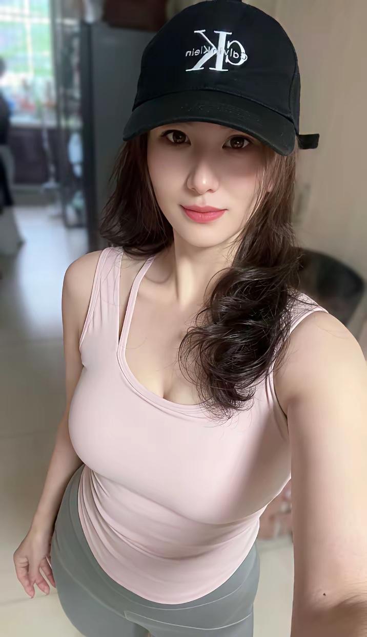 这美女真好看带帽子的美女