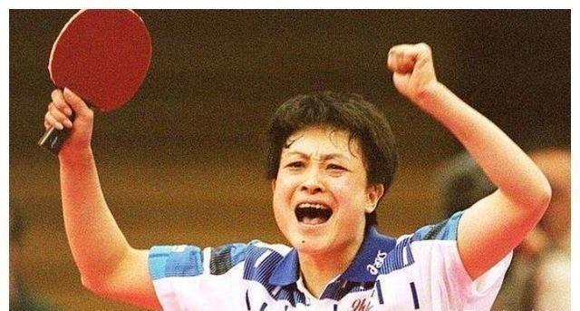 1987年， 世界乒乓球锦标赛 上， 何智丽 公然违抗教练让其让球的命令，击败队