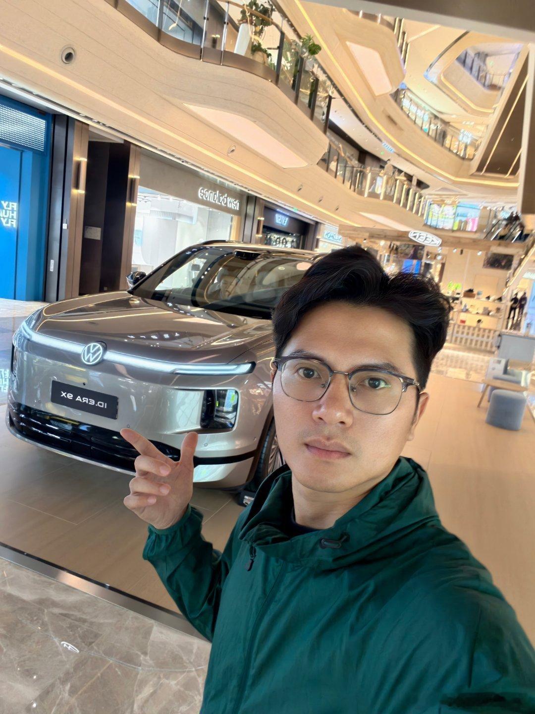 逛个商场，一不小心3个小时拍了3台车这谁受得了？两台代表着生活，另一台才是自己！